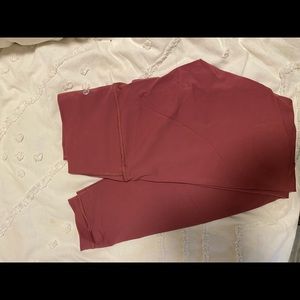 Lululemon size 6 light pink wunder-under leggings